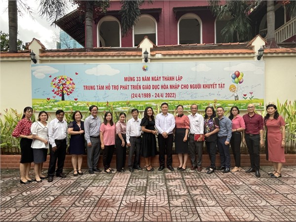 Viện trưởng ngành giáo dục thăm quan và làm việc tại Trung tâm
